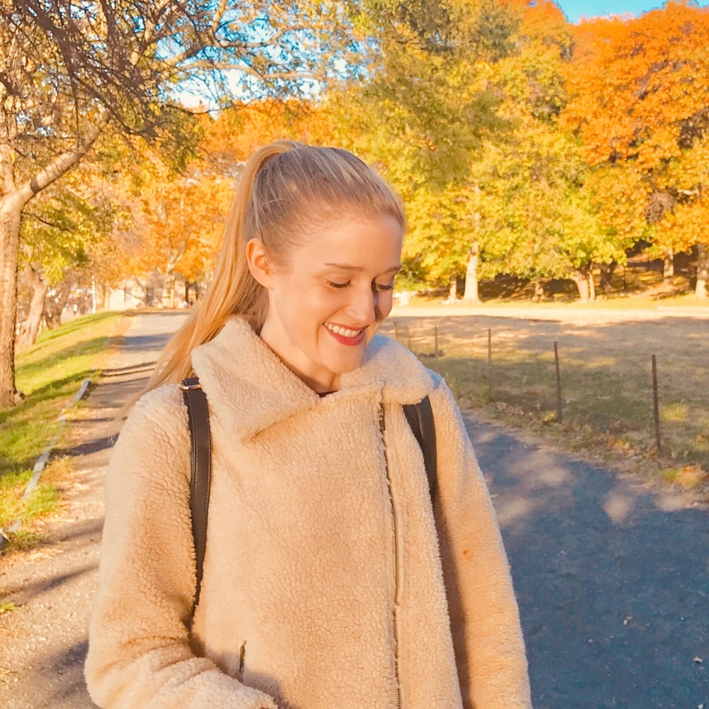 Meet your Posher, Caitlin